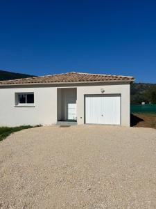 a white house with a white garage at Villa daudet in Vallon-Pont-dʼArc