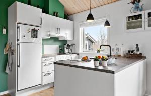 O bucătărie sau chicinetă la Holiday Home Hindbærvej Tarm I