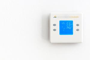 an electronic thermometer on a white wall at Apartaments Condado by Marsol in Lloret de Mar