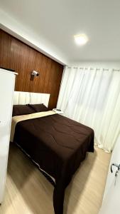 a bedroom with a bed and a window with white curtains at FLAT NOVO 2 QUARTOS, 5MIN ZOO SAFARi JARDIM BOTÂNICO in Sao Paulo +24 photos