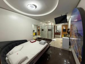 a bedroom with a bed and a tv in it at Rodotel Venus (Adults Only) in Jataí