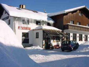 Edifici on està situat l'hostal o pensió