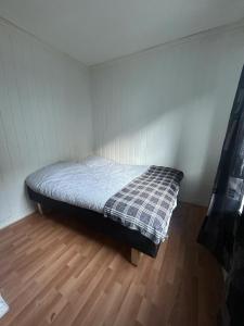 Afbeelding uit fotogalerij van Hus med 2 leiligheter in Kristiansand