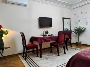 TV a/nebo společenská místnost v ubytování Urban Boutique Hotel