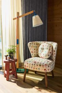Khu vực ghế ngồi tại Treehouse Hotel Silicon Valley