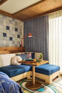 Khu vực ghế ngồi tại Treehouse Hotel Silicon Valley