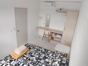 Postel nebo postele na pokoji v ubytování IFS SoHo Basic Homestay Entire Home