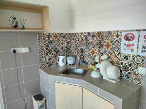 Kuchyň nebo kuchyňský kout v ubytování IFS SoHo Basic Homestay Entire Home
