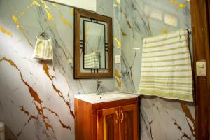 a bathroom with a sink and a mirror at ROQUI Cozy Beachfront Cabin in Uvita