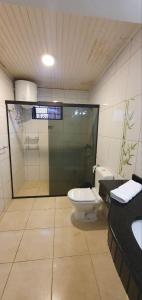 Gambar di galeri bagi Quarto privado em casa com piscina compartilhada e a 6 minutos do centro da cidade di Ciudad del Este
