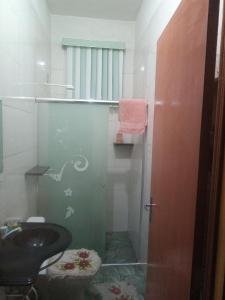 Koupelna v ubytování Quarto de Hóspedes da Menina Maricotinha