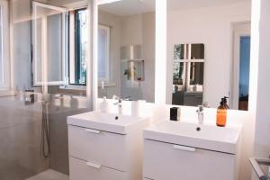 Ένα μπάνιο στο Greenview Golf Apartment +43 φωτογραφίες