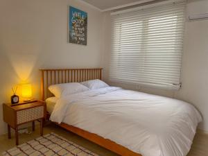 Un pat sau paturi într-o cameră la Busan Stay near KTX Station #5min Walk #Up to 5 Guests