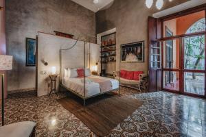 メリダにあるCasa Hacienda diseño de autorのベッドルーム1室(天蓋付きベッド1台付) +75枚の写真