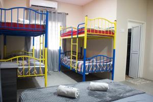 two bunk beds in a room with a bed at Chatek Family Inn in Kampong Pasir Hantu