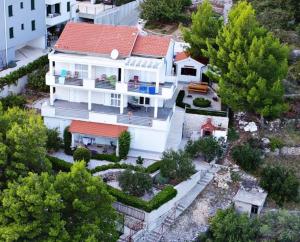 an overhead view of a white house with a yard at Apartments Olive sea view in Mimice