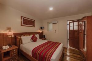 Un pat sau paturi într-o cameră la Quechua Hotel Cusco
