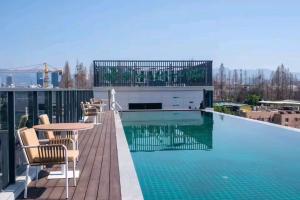 a swimming pool on the roof of a building at Green Season Hotel in Lishui