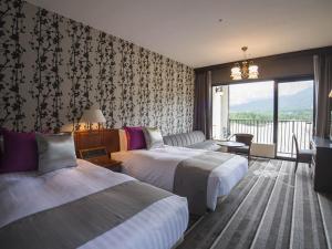 Postel nebo postele na pokoji v ubytování Hakone Sengokuhara Prince Hotel