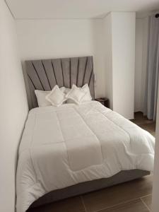 Postel nebo postele na pokoji v ubytování HOTEl SARÒN + 27 fotografií