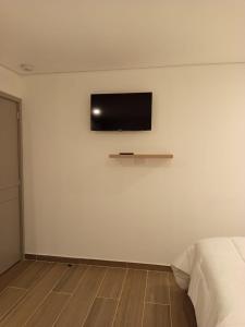 TV a/nebo společenská místnost v ubytování HOTEl SARÒN