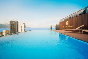 Ocean Bliss Hotel - Free Sauna内部或周边的泳池