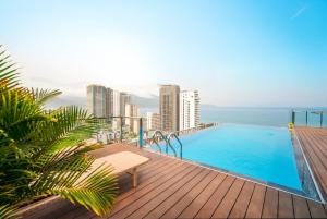 Ocean Bliss Hotel - Free Sauna内部或周边的泳池