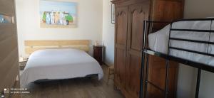 Postel nebo postele na pokoji v ubytování Gite Chambre Cuisine Parking à St Georges d'Oléron