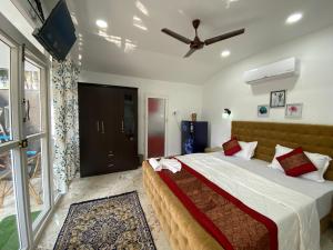 a bedroom with a large bed with a ceiling fan at Mystic Nest in Canacona