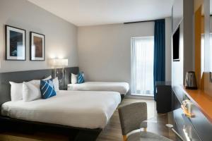 Postel nebo postele na pokoji v ubytování Four Points Flex by Sheraton Dundee