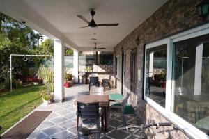 Un patio o zona al aire libre en Lago villa