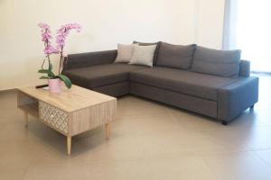 Gallery image of Tzei House - 5min drive to beach in Perivólia