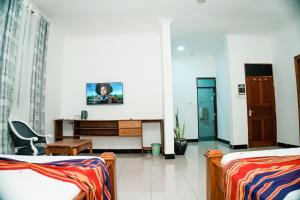 TV a/nebo společenská místnost v ubytování 64 ZENJ HOUSE Luxury AIRPORT HOTEL