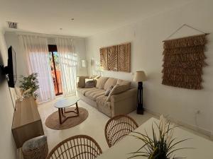 A seating area at Albatros Apartamentos Playa Granada