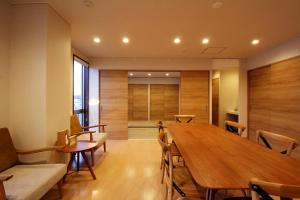 a conference room with a wooden table and chairs at Shichi no Hotel in Hanabuchihama