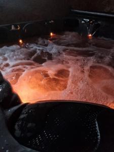 Fotografia z galérie ubytovania Les Randogodilleurs avec Jacuzzi à 2kms des pistes et 350m du Théatre du Peuple ! v destinácii Bussang