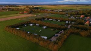 an aerial view of a golf course with tents at Luxe Houten Pod 3 Aagtekerke Dichtbij Zee en Natuur in Aagtekerke