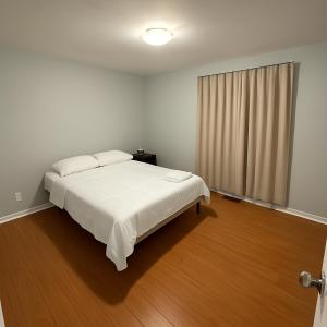 Una cama o camas en una habitación de Greenbriar