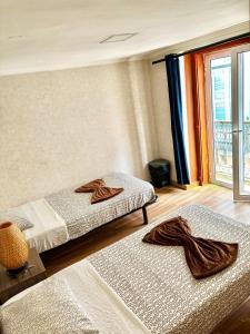 Postel nebo postele na pokoji v ubytování 7Lisbon Downtown Private Bedroom With Balcony