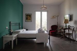 a bedroom with a bed and a table and a window at Villa Rubino - Camere in Palermo