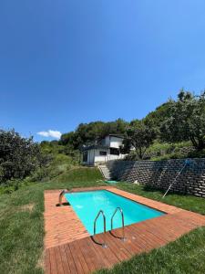 a swimming pool in a yard with a house in the background at Yeşilin Tonlarıyla Sarılmış Lüks Villa in Izmit