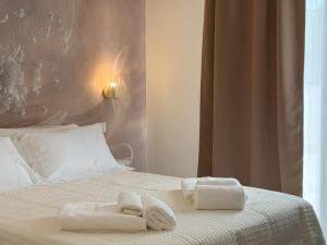 Postel nebo postele na pokoji v ubytování Via del Mare Apulia B&B e Spa Suites
