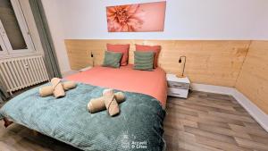 a bedroom with a bed with two teddy bears on it at Gite Du Kali in Ensisheim