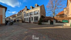 an empty street in a town with buildings at Gite Du Kali in Ensisheim