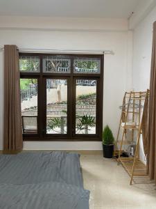 Postel nebo postele na pokoji v ubytování Umee Stayin Đà Lạt
