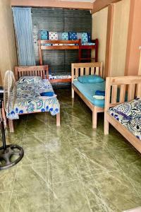 Postel nebo postele na pokoji v ubytování Larosa Hostel Puerto Princesa