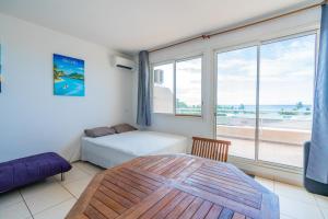 Diva Ocean Cosy Studio in Faaa客房内的一张或多张床位