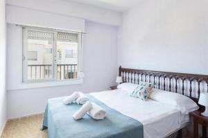 Postel nebo postele na pokoji v ubytování Playa de Miramar Vistas Al Mar