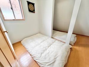 Fotografia z galérie ubytovania 福生駅徒歩5分 最大8名 完全貸切り 一軒家 観光地近く v destinácii Fussa