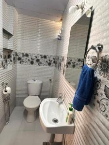 James Guesthouse的一间浴室